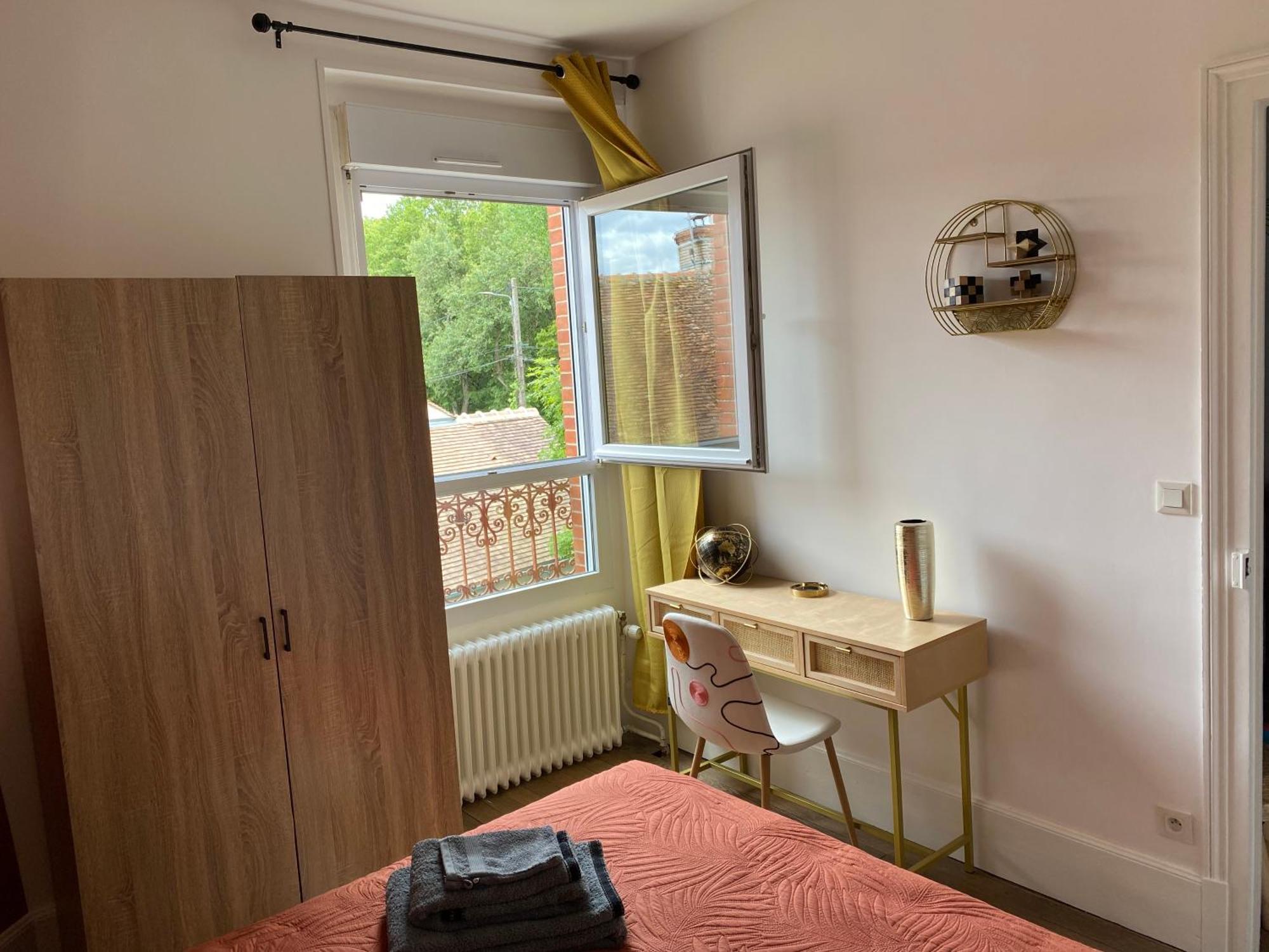 Hébergement de vacances Maison Les 3 Fees , 3 Chambres, Chamerolles *