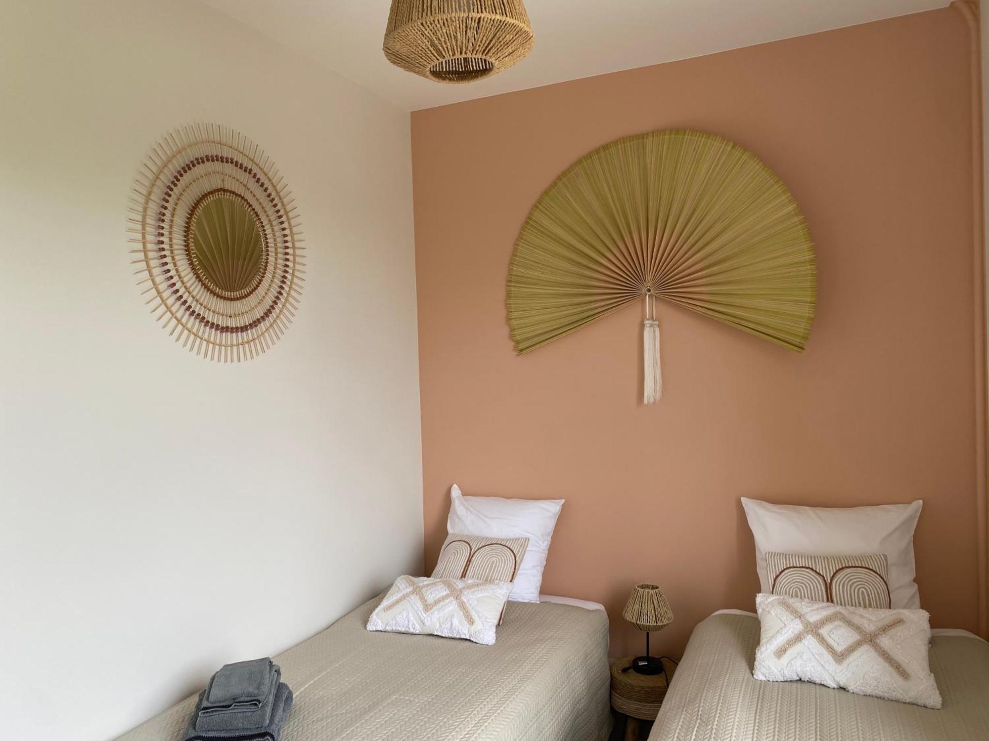 Maison Les 3 Fees , 3 Chambres, Chamerolles Hébergement de vacances *